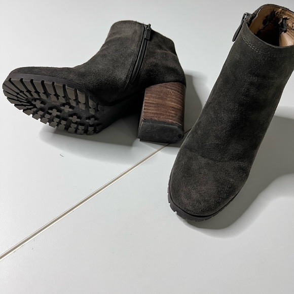 Franco Sarto bootees grey exterior good condition size 7 - Picture 2 of 6